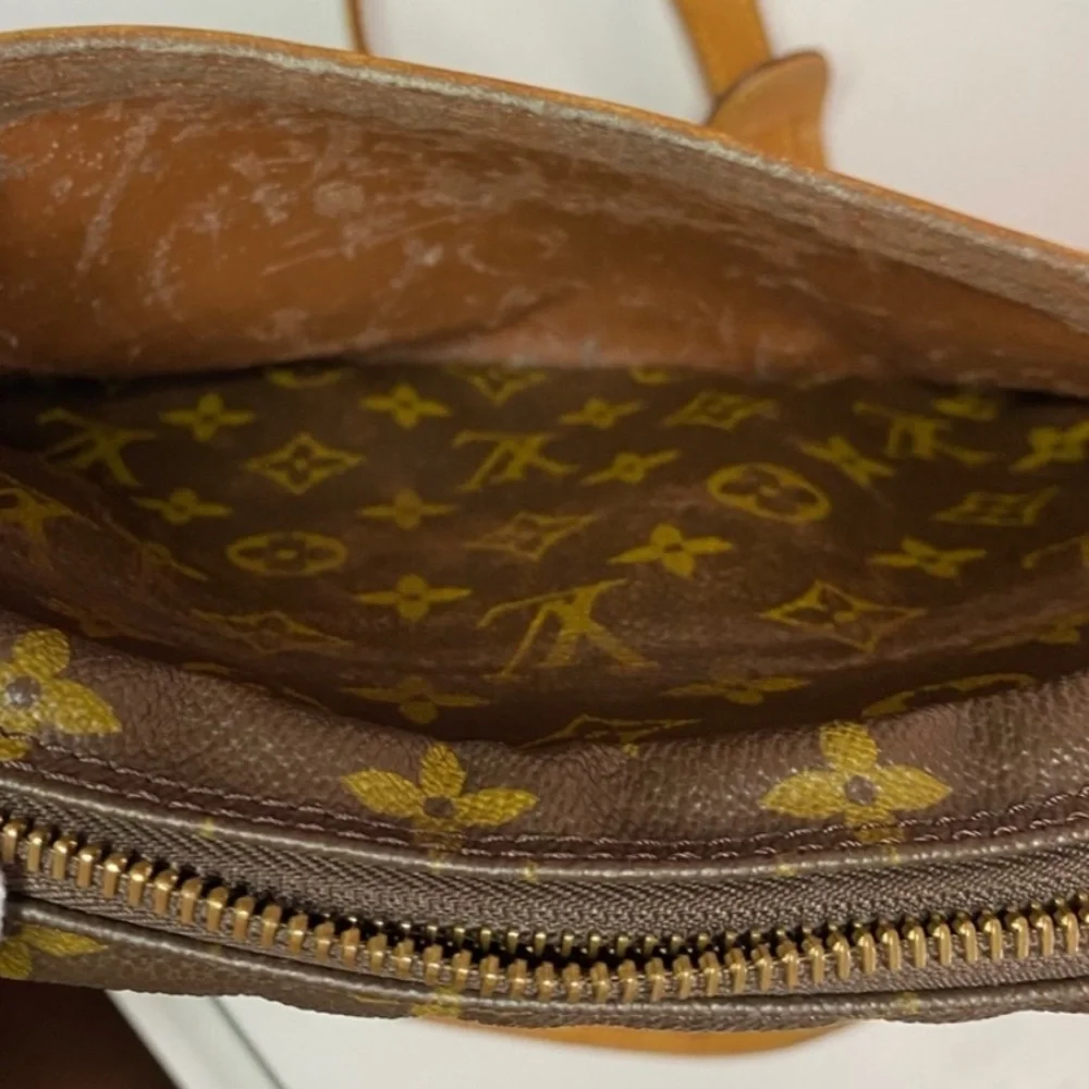 Louis Vuitton vintage lv